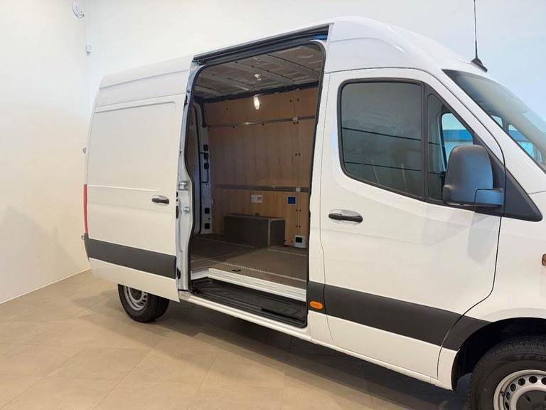 Mercedes Sprinter 317 2,0 CDi A2 Kassevogn aut. RWD