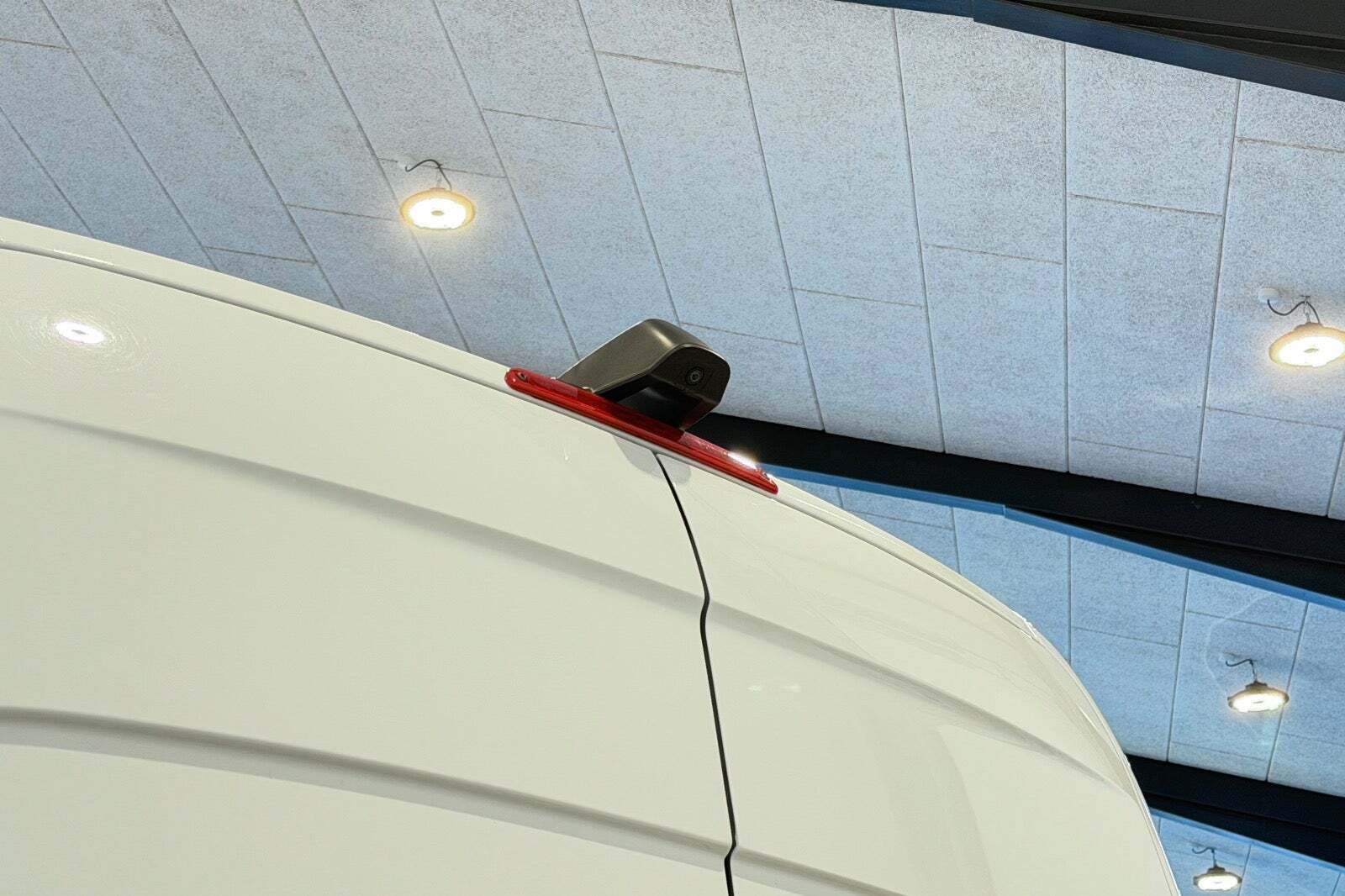 Hvid Mercedes Sprinter 317 fra 2024