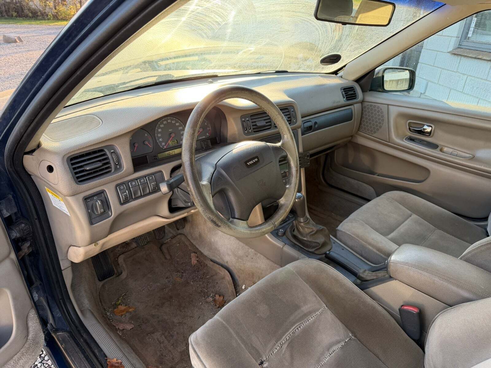 Blå Volvo V70 fra 1998