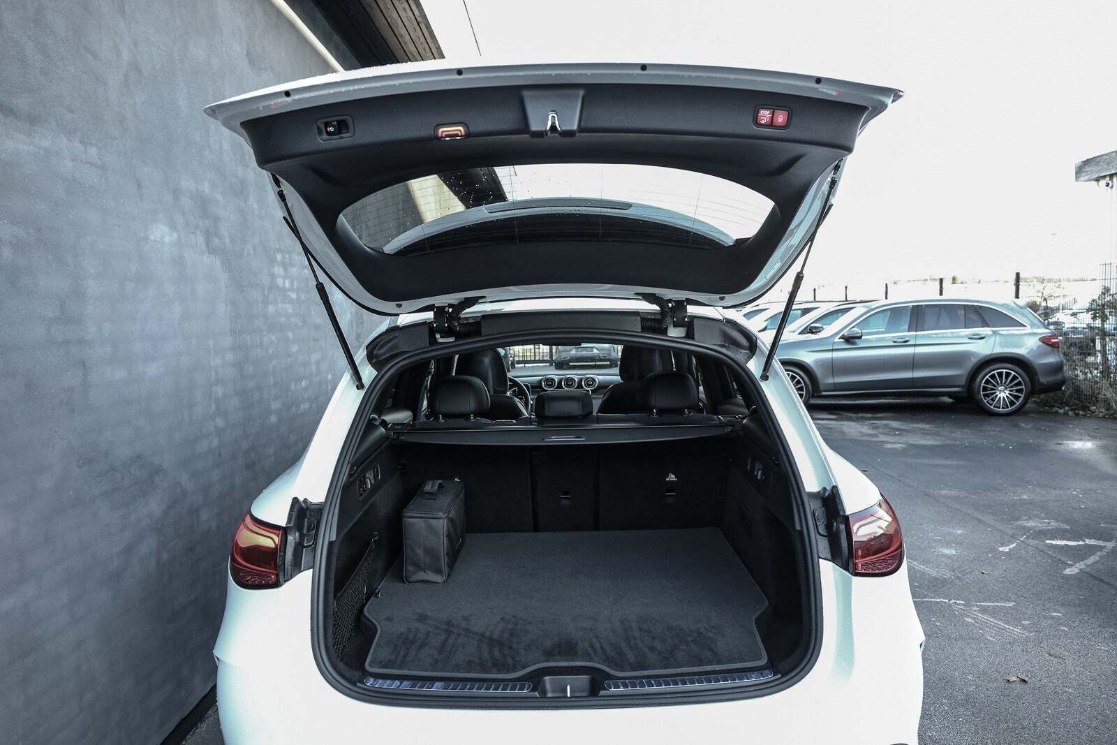 Hvid Mercedes GLC300 e fra 2023