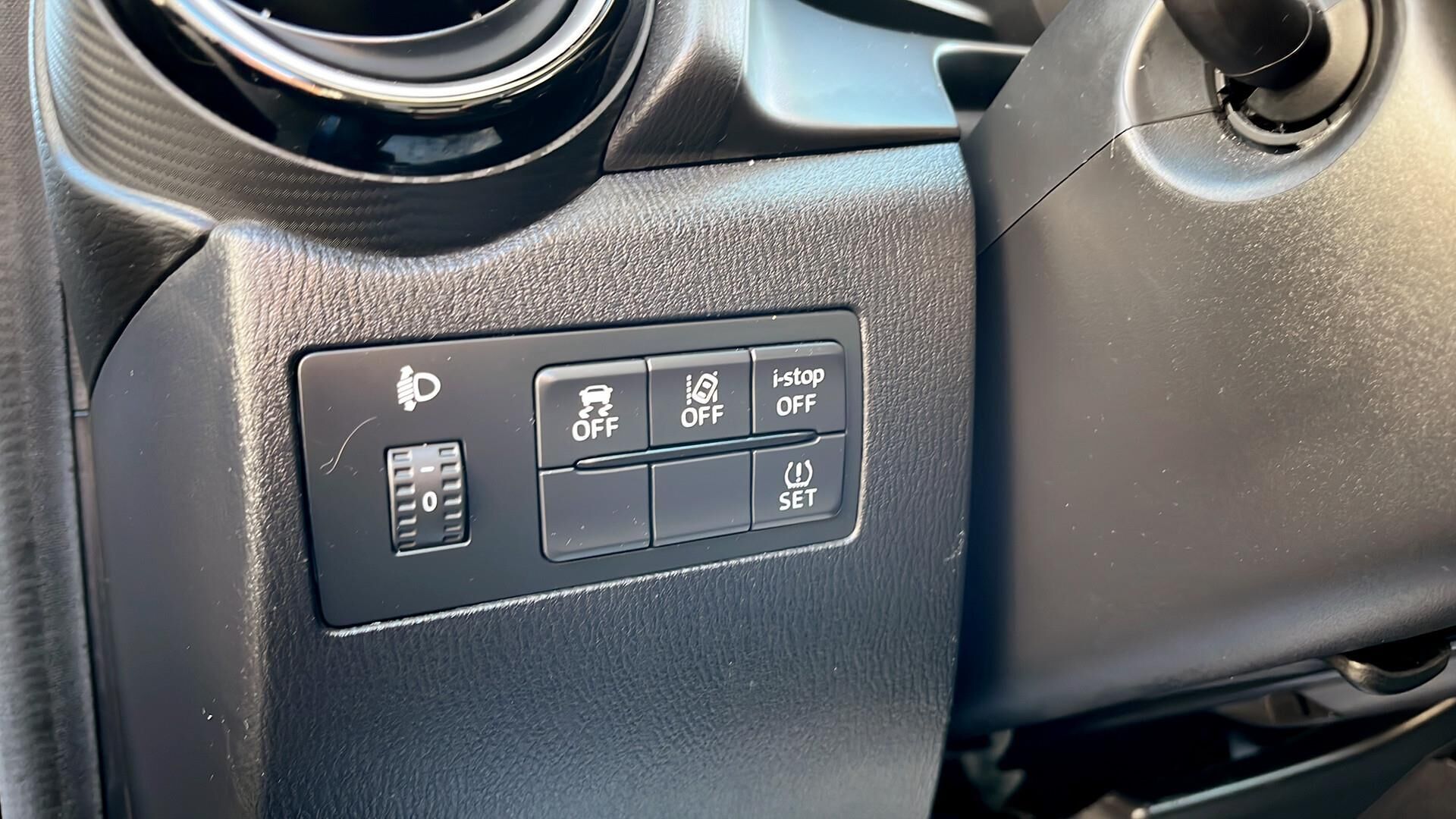 Blå Mazda 2 fra 2019