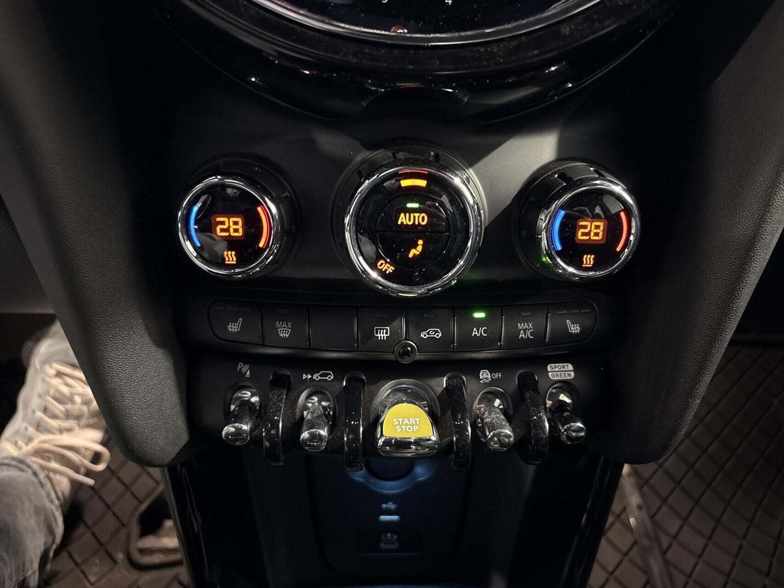 Sort Mini Cooper SE fra 2022