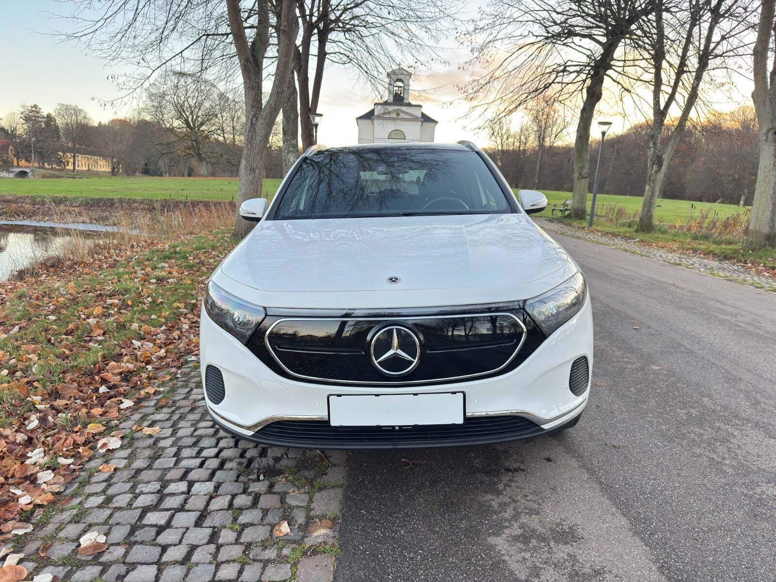 Sort Mercedes EQA250 fra 2023