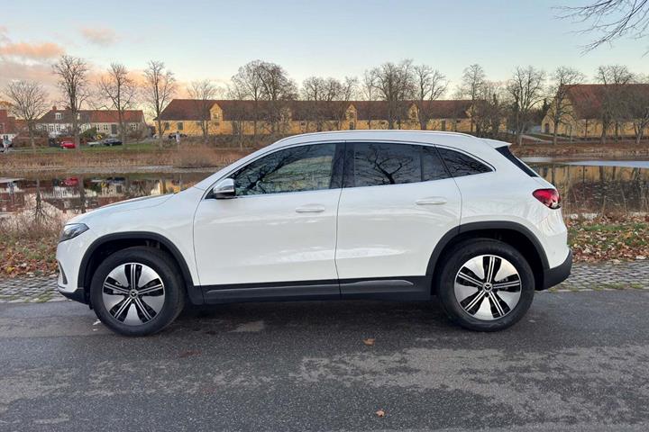 Sort Mercedes EQA250 fra 2023