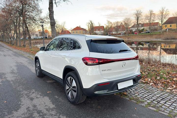 Sort Mercedes EQA250 fra 2023