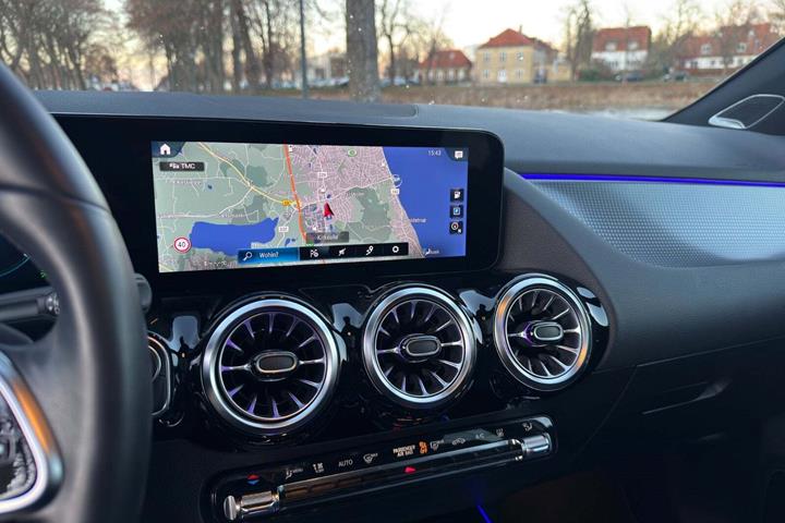 Sort Mercedes EQA250 fra 2023