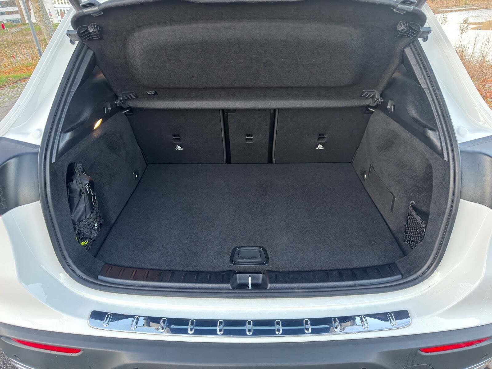 Sort Mercedes EQA250 fra 2023