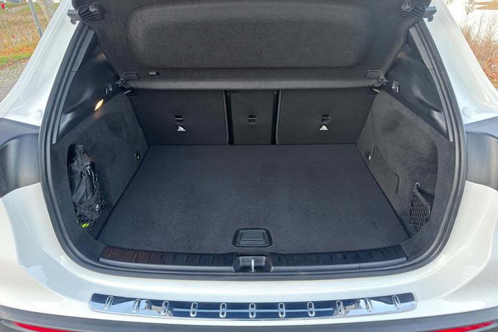 Sort Mercedes EQA250 fra 2023