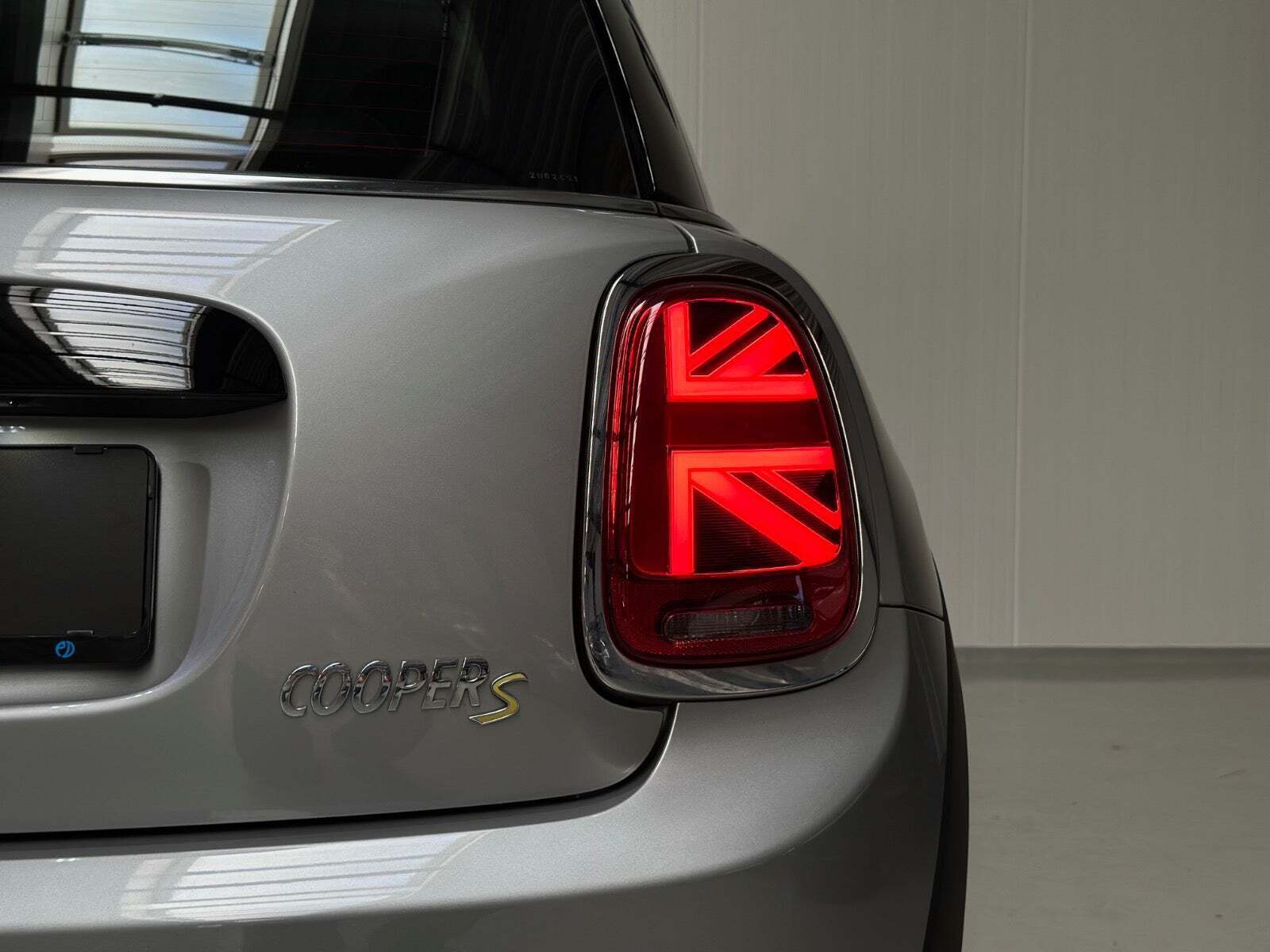 Sølv Mini Cooper SE fra 2023