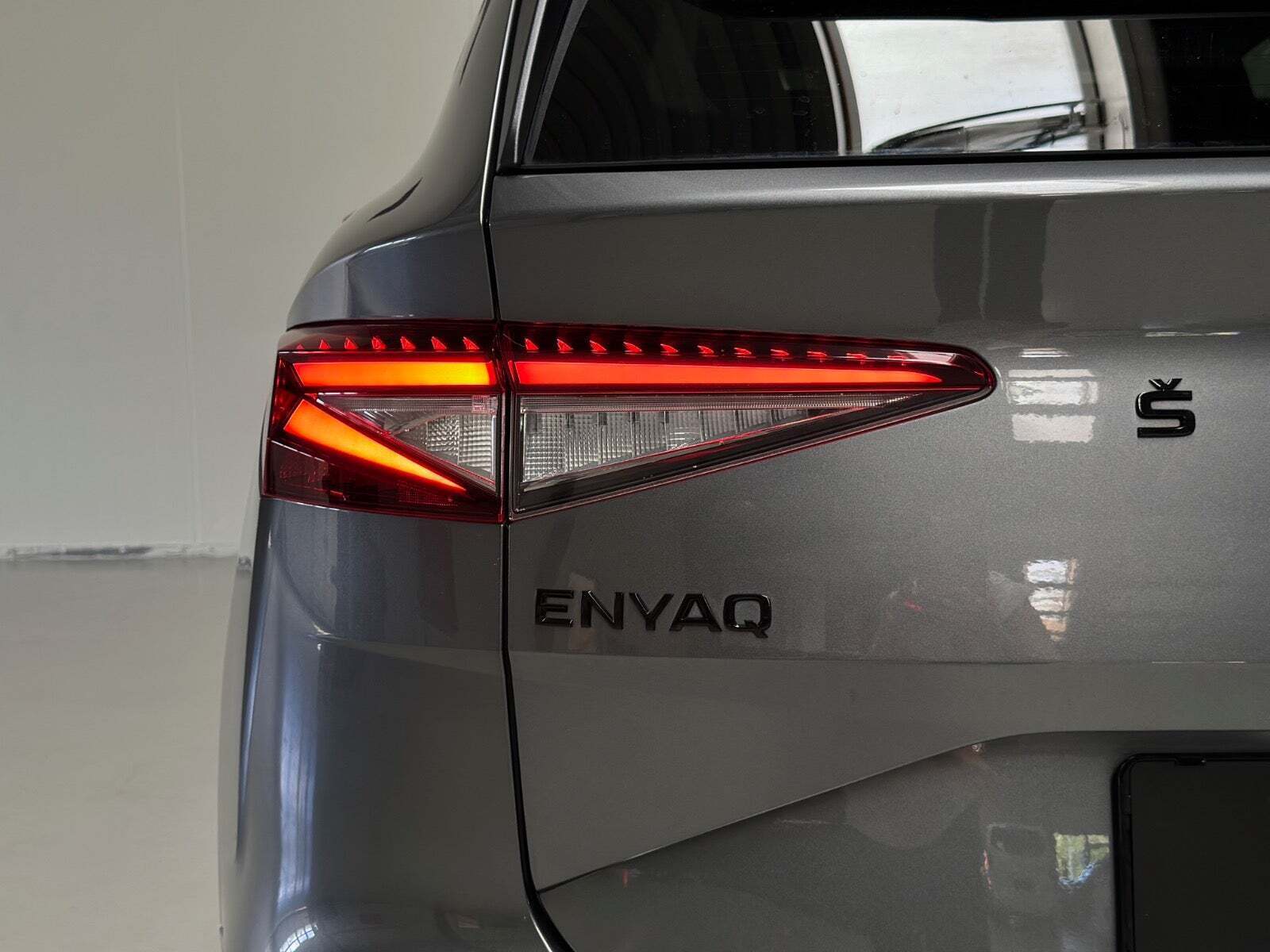 Sort Skoda Enyaq fra 2022
