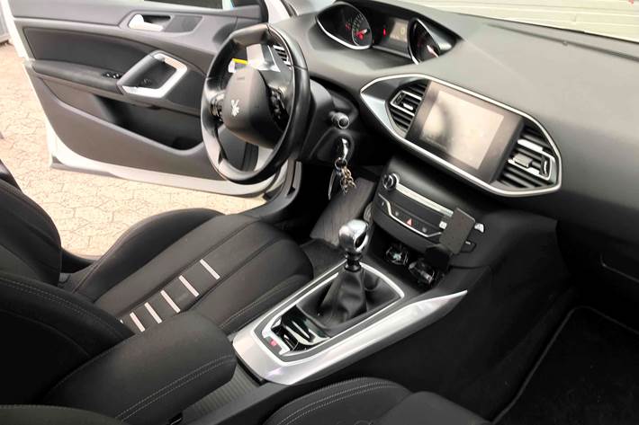 Hvid Peugeot 308 fra 2014