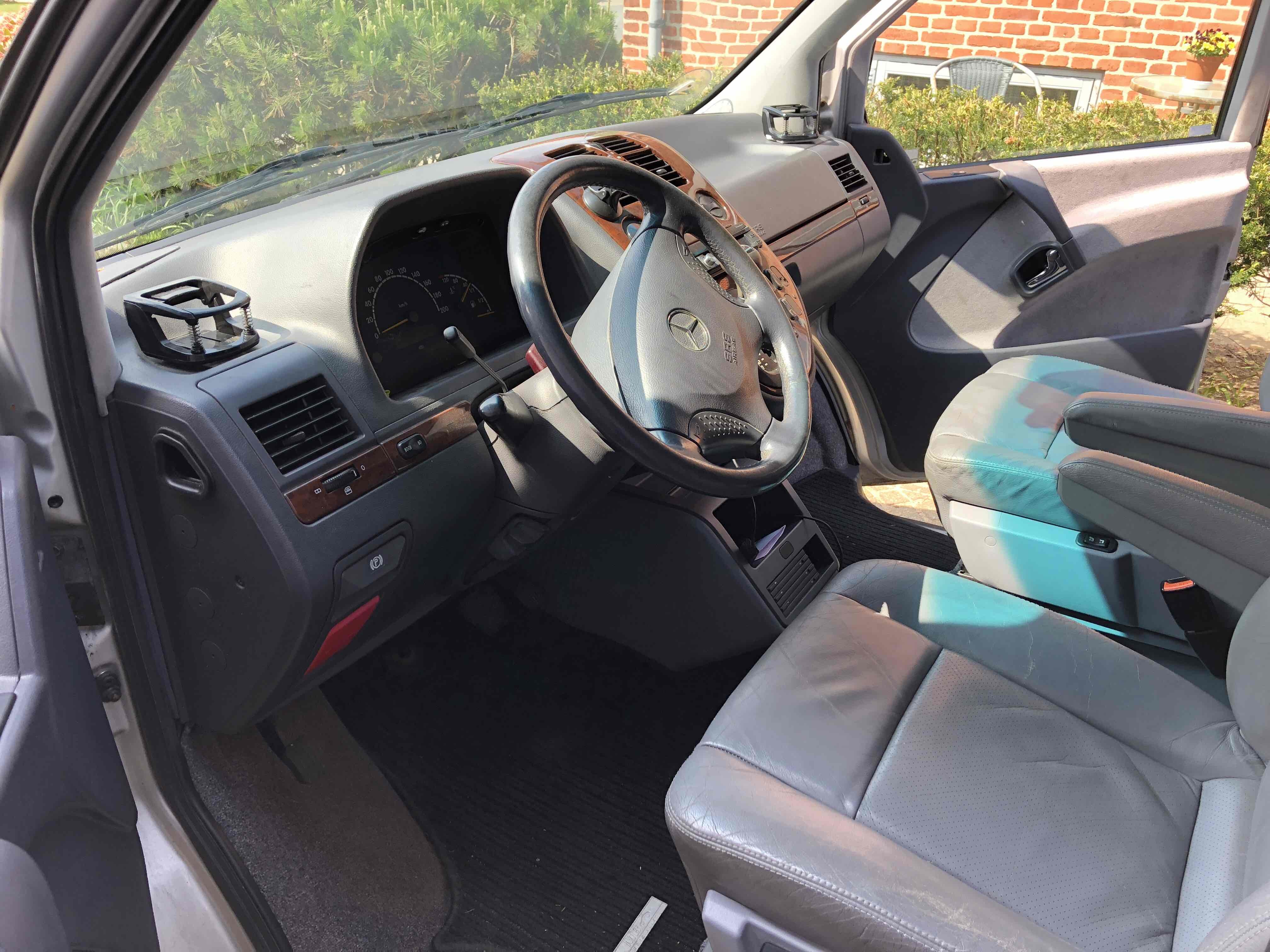 Grå Mercedes V220 d fra 2000