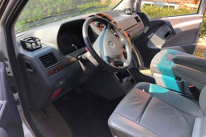 Grå Mercedes V220 d fra 2000