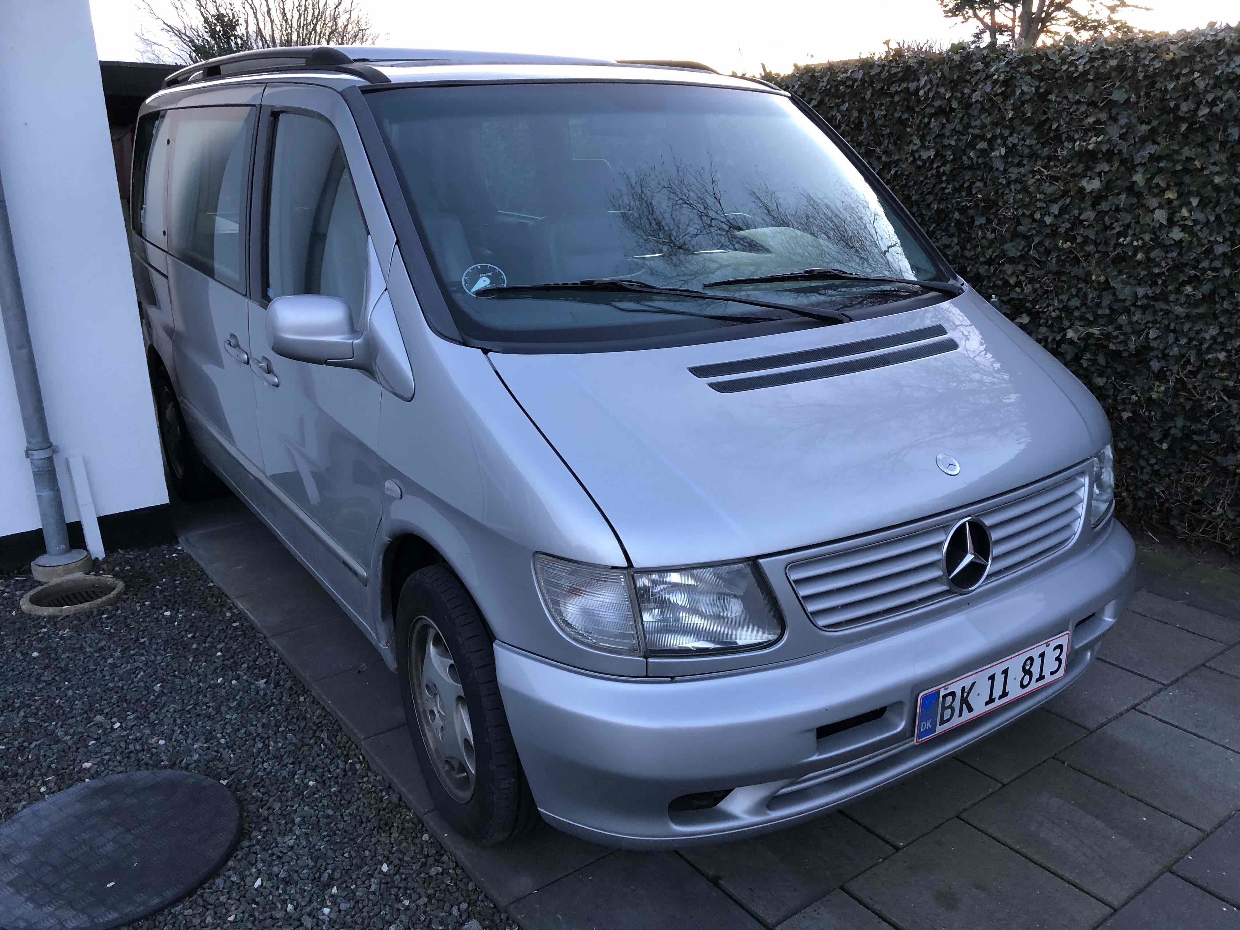 Grå Mercedes V220 d fra 2000