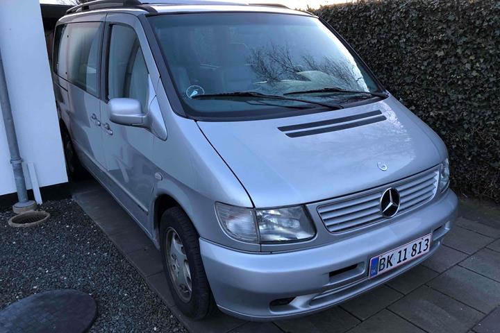 Grå Mercedes V220 d fra 2000