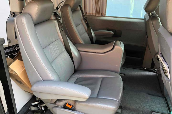 Grå Mercedes V220 d fra 2000
