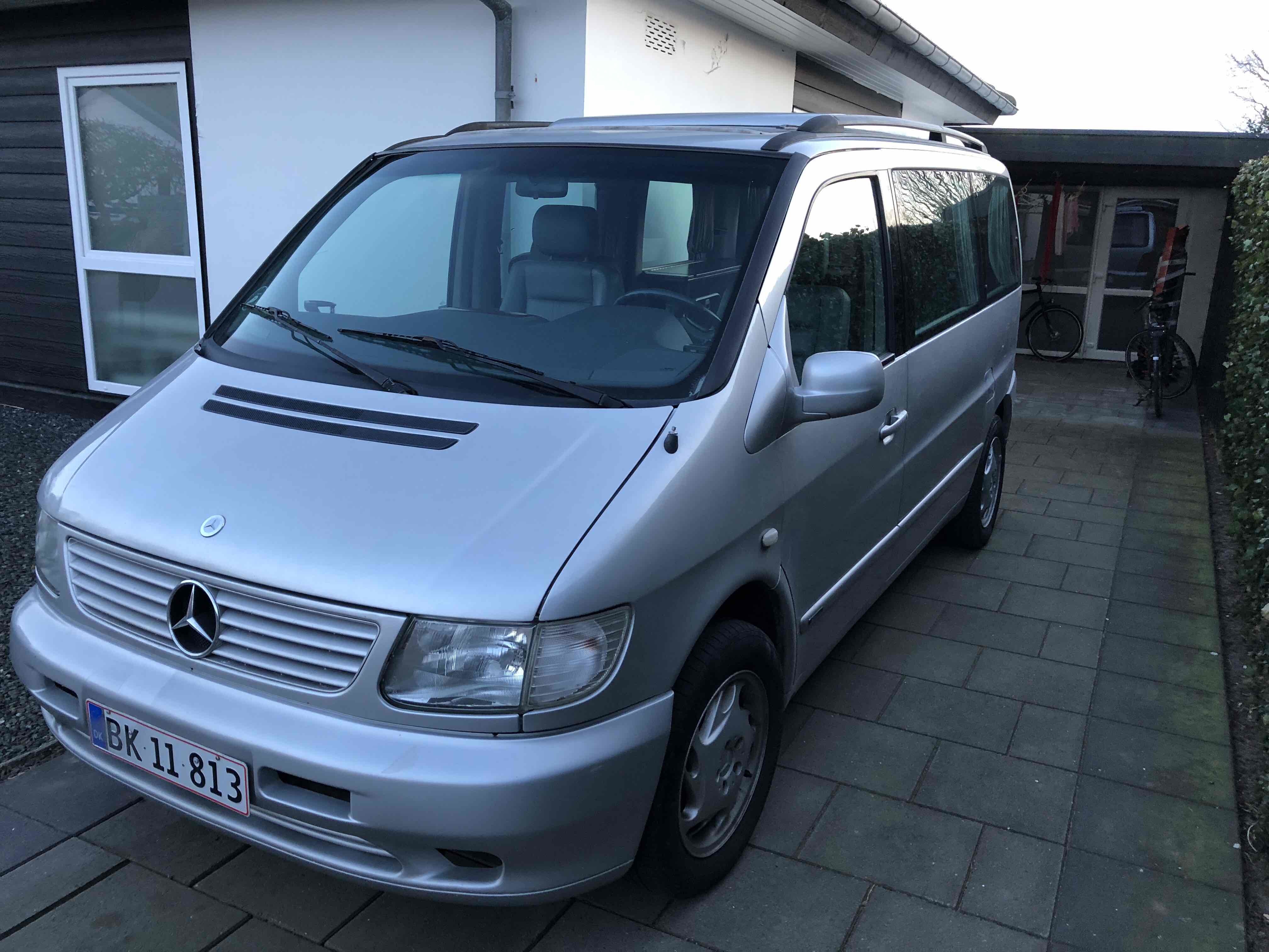 Grå Mercedes V220 d fra 2000