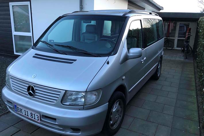 Grå Mercedes V220 d fra 2000
