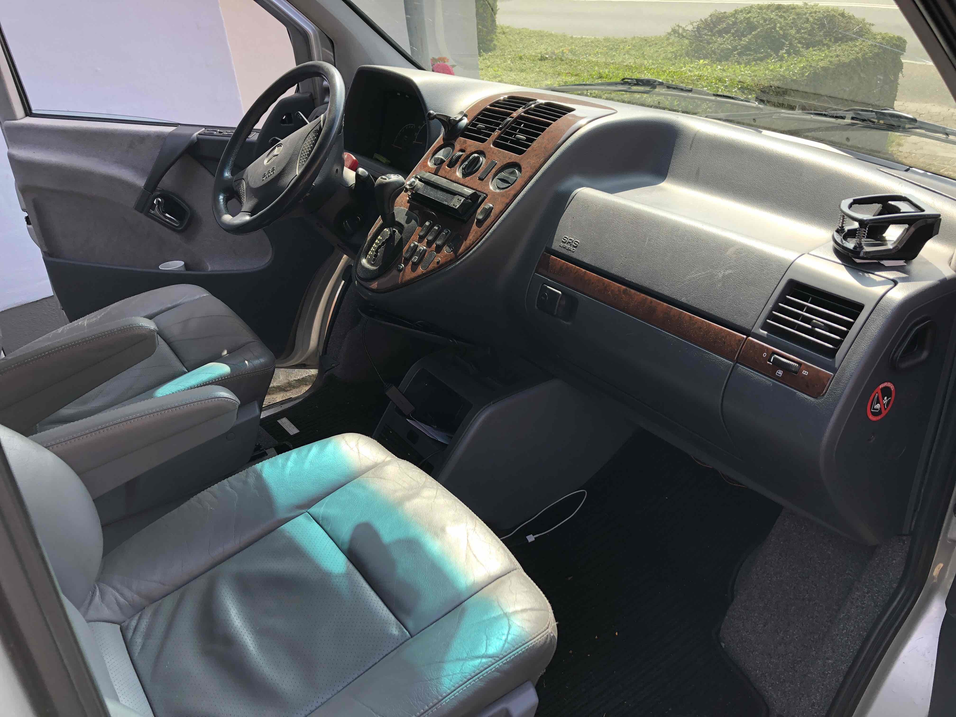 Grå Mercedes V220 d fra 2000