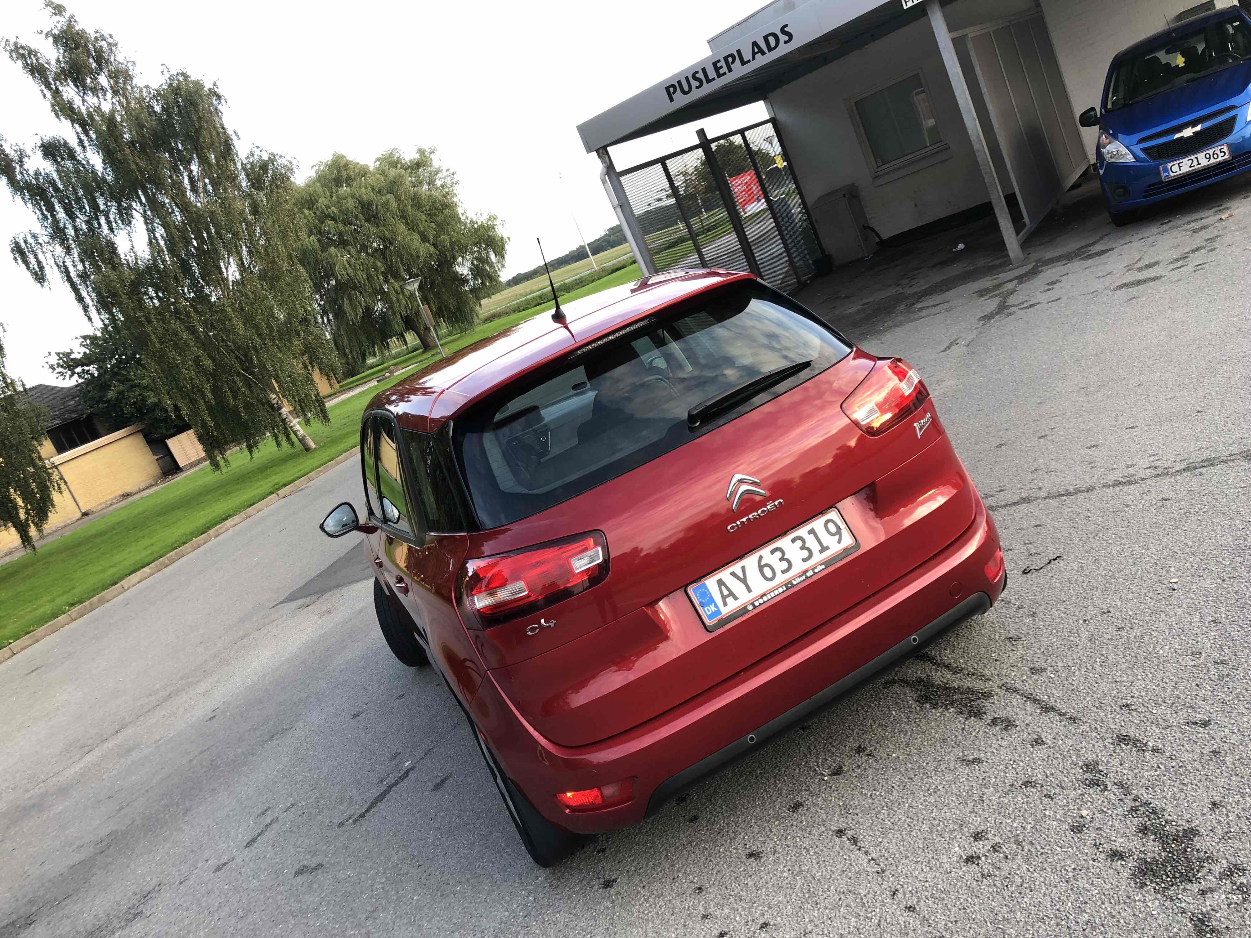 Rød Citroën C4 Picasso fra 2013
