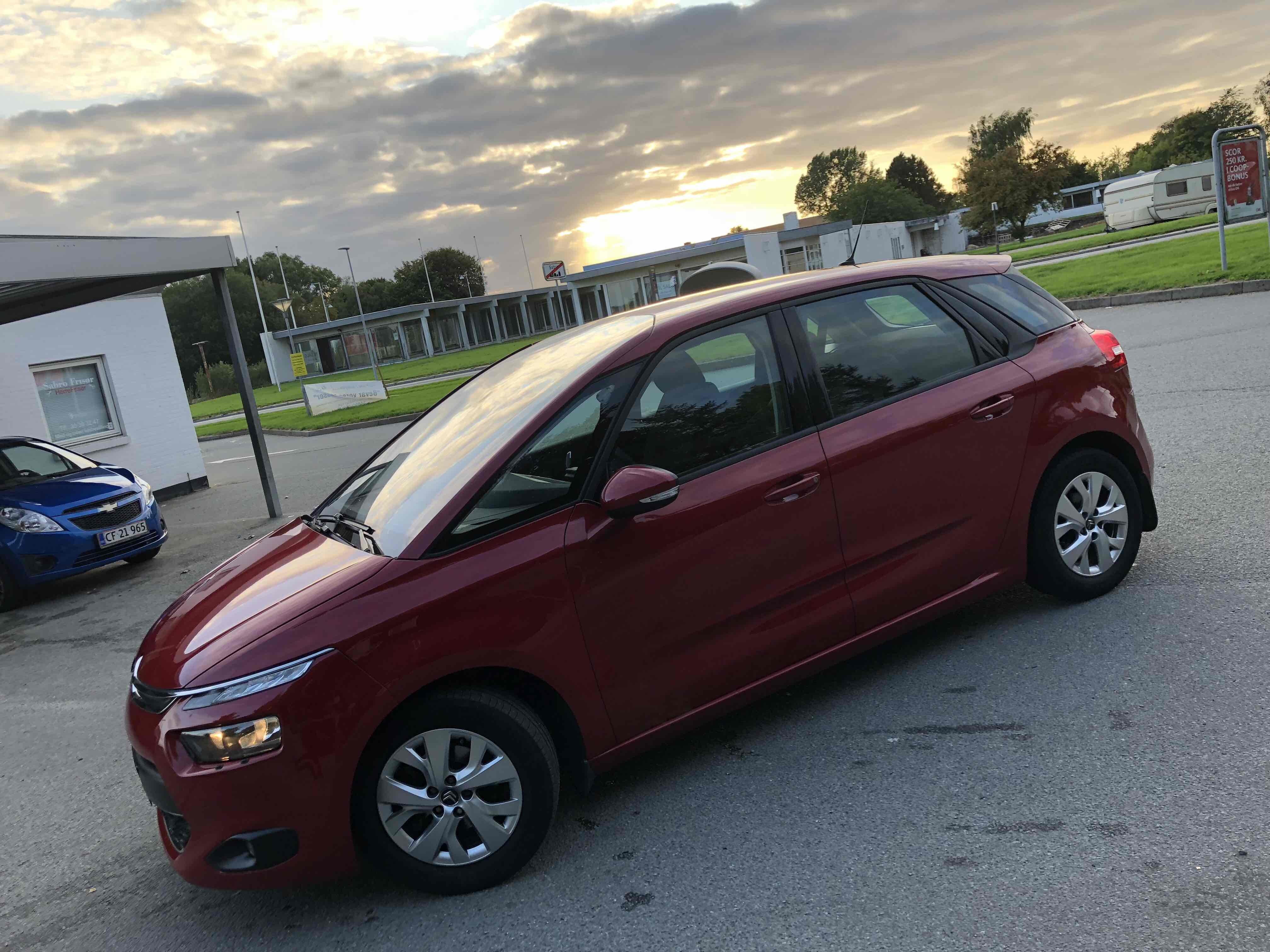 Rød Citroën C4 Picasso fra 2013