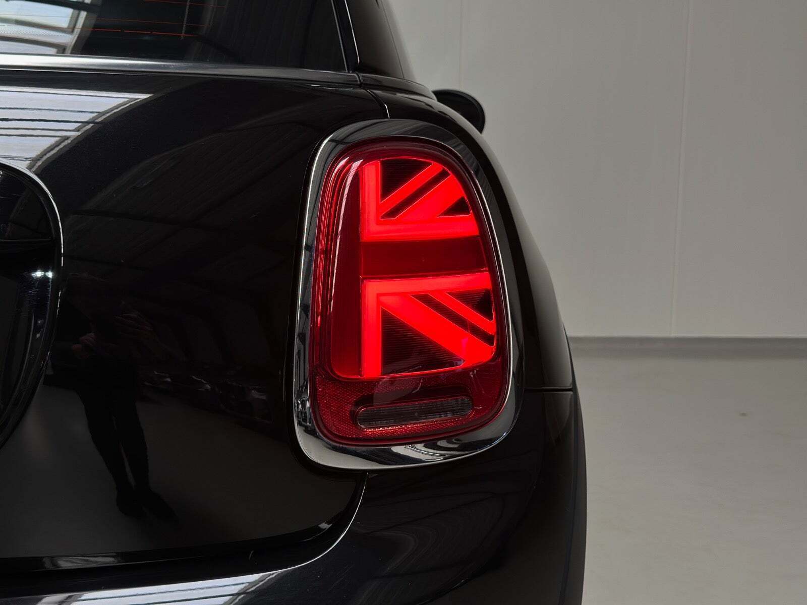 Sort Mini Cooper SE fra 2022