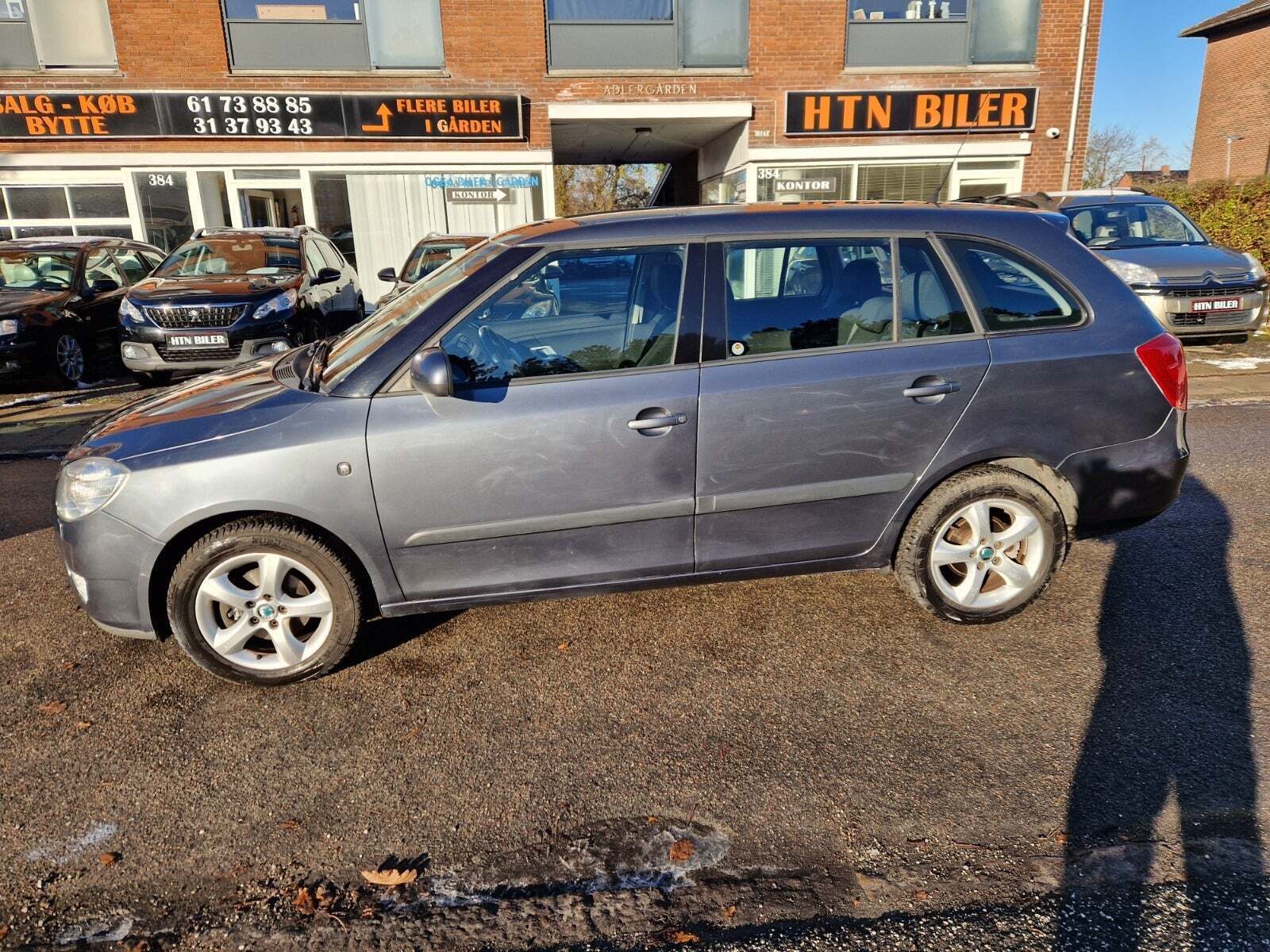 Grå Skoda Fabia fra 2008