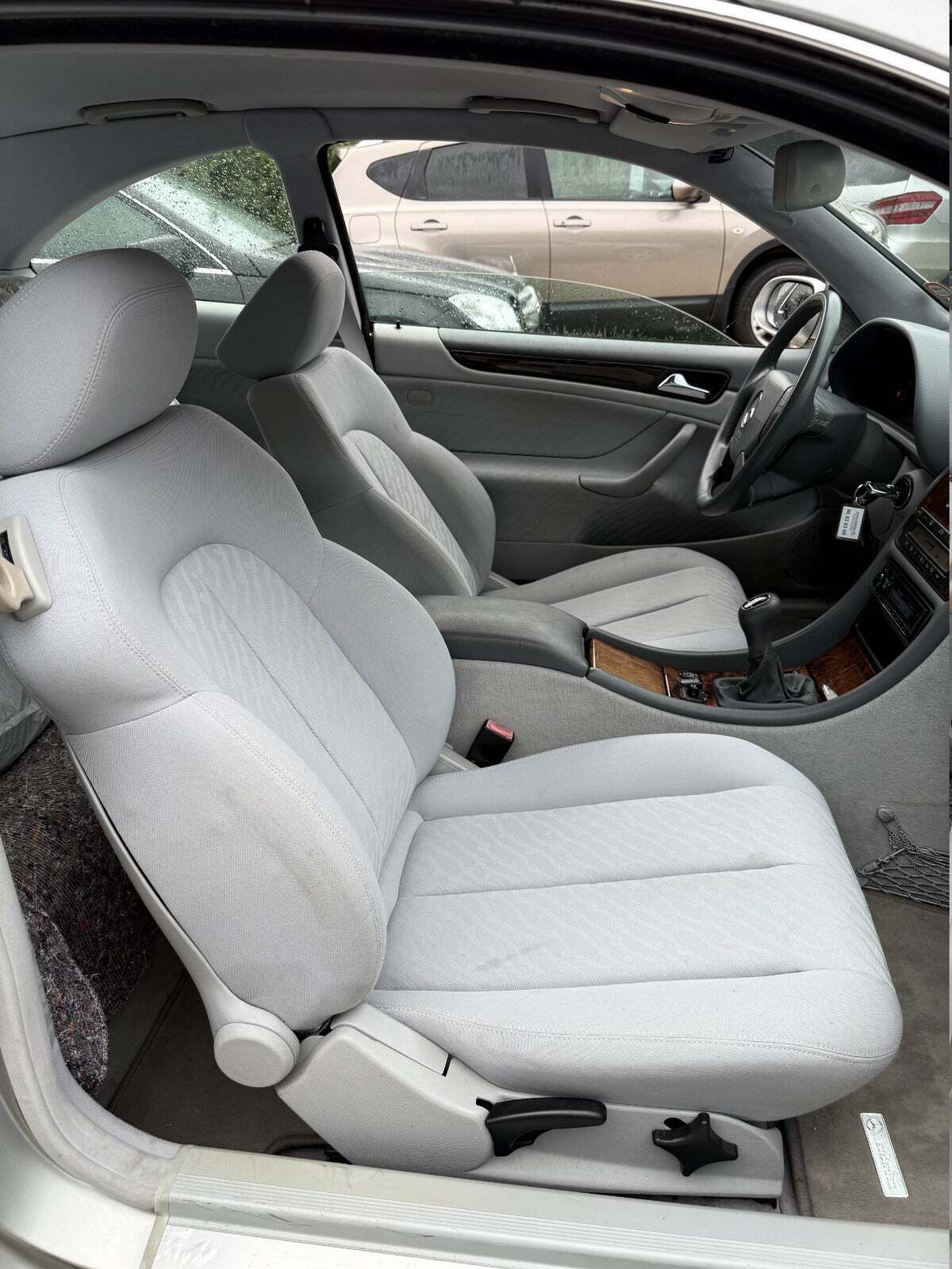 undefined Mercedes CLK200 fra 1999 set indefra