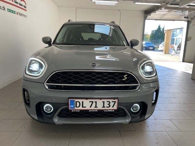 Grå Mini Countryman Cooper SE fra 2022