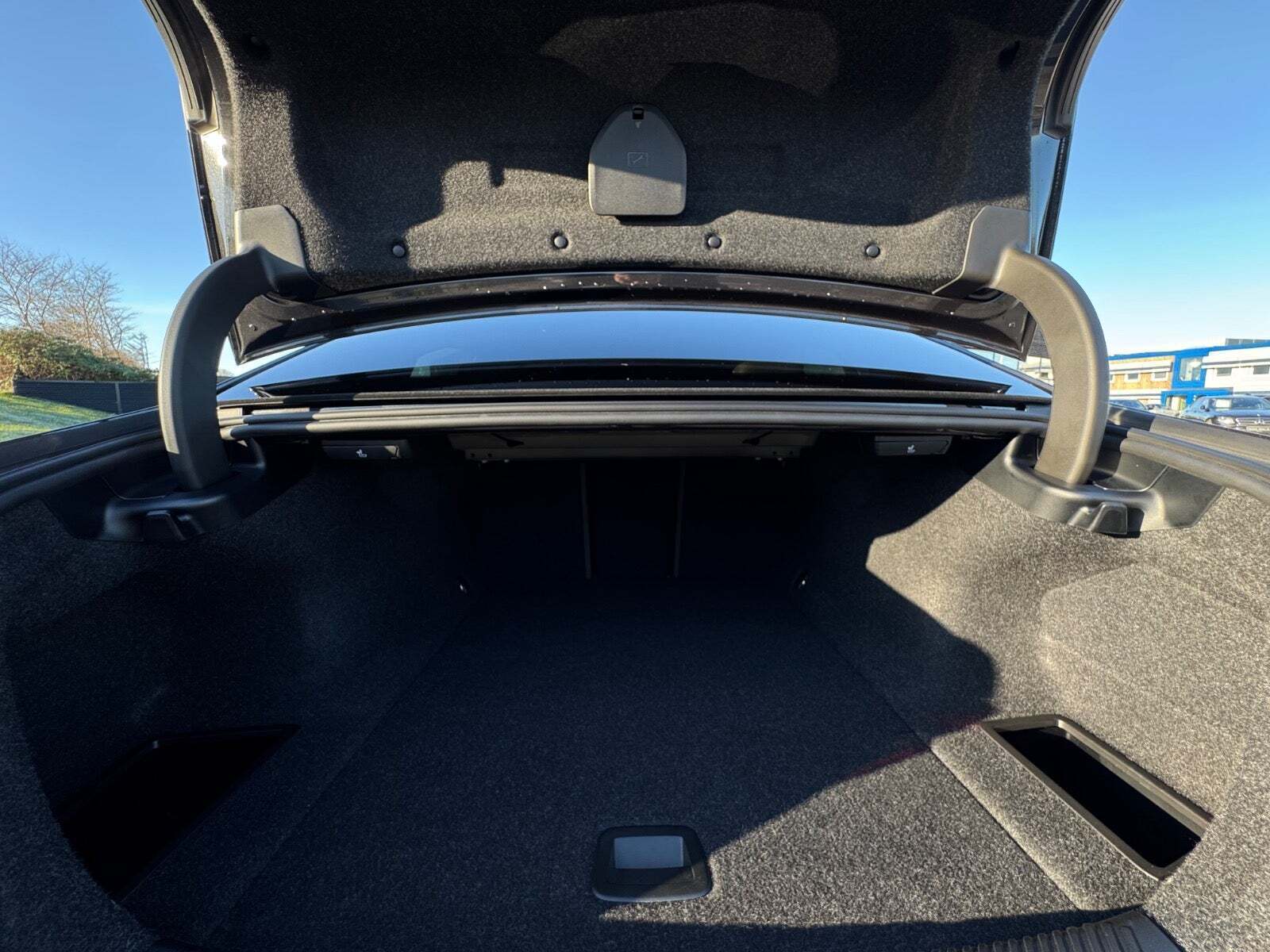 Grå BMW i5 fra 2025