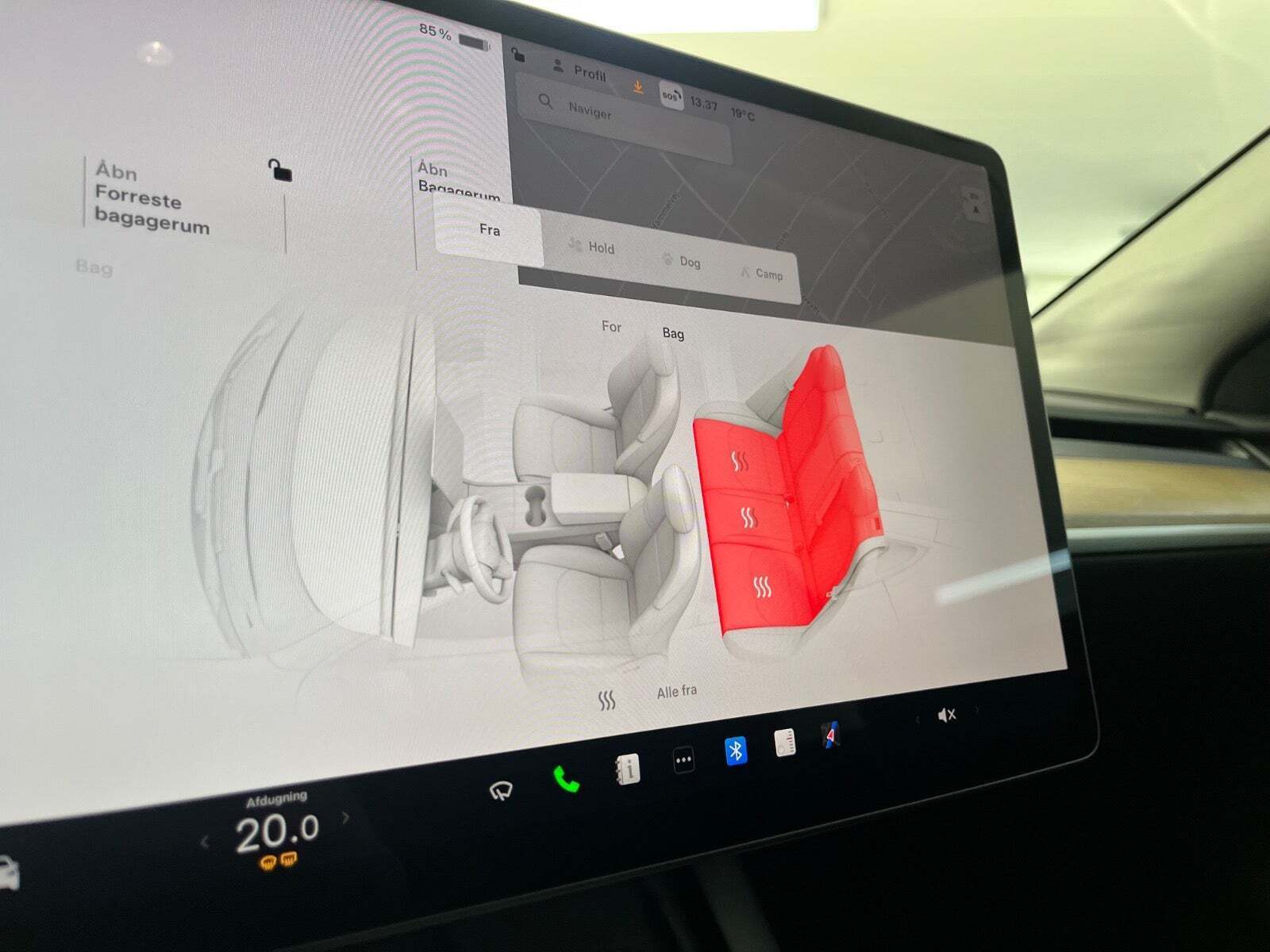 Hvid Tesla Model Y fra 2023