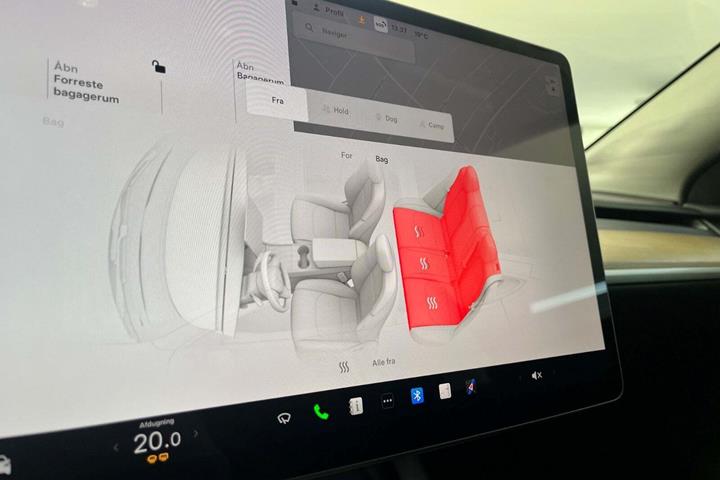 Hvid Tesla Model Y fra 2023