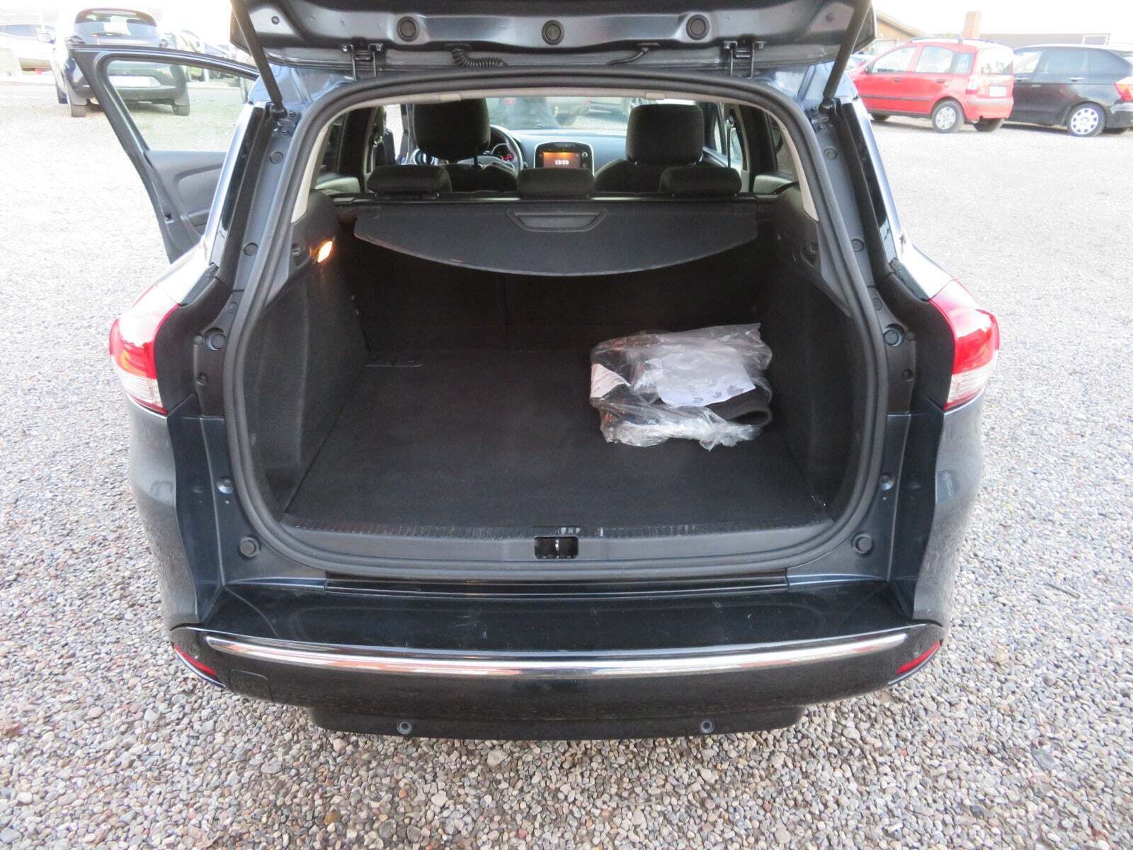 Grå Renault Clio IV fra 2017