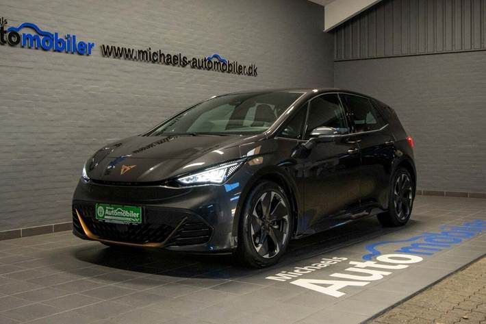 Grå Cupra Born fra 2023 set udefra