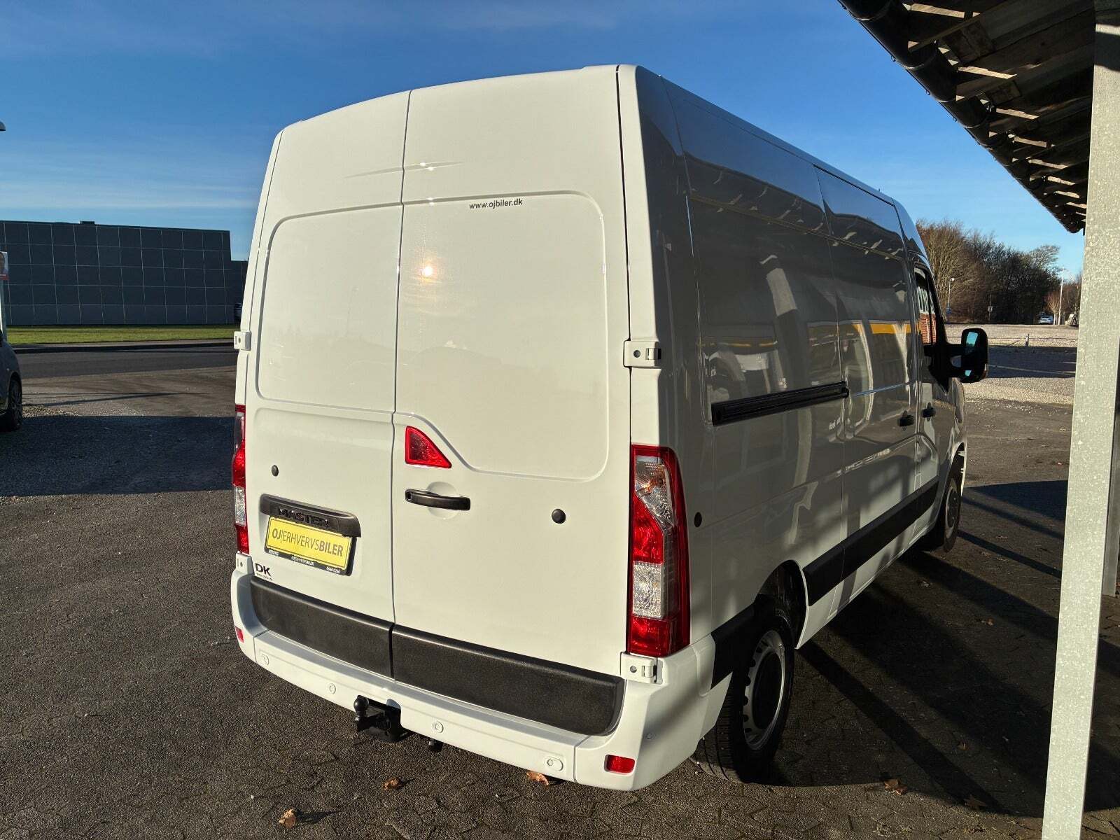 Renault Master IV T33 2,3 dCi 135 L2H2 Kassevogn
