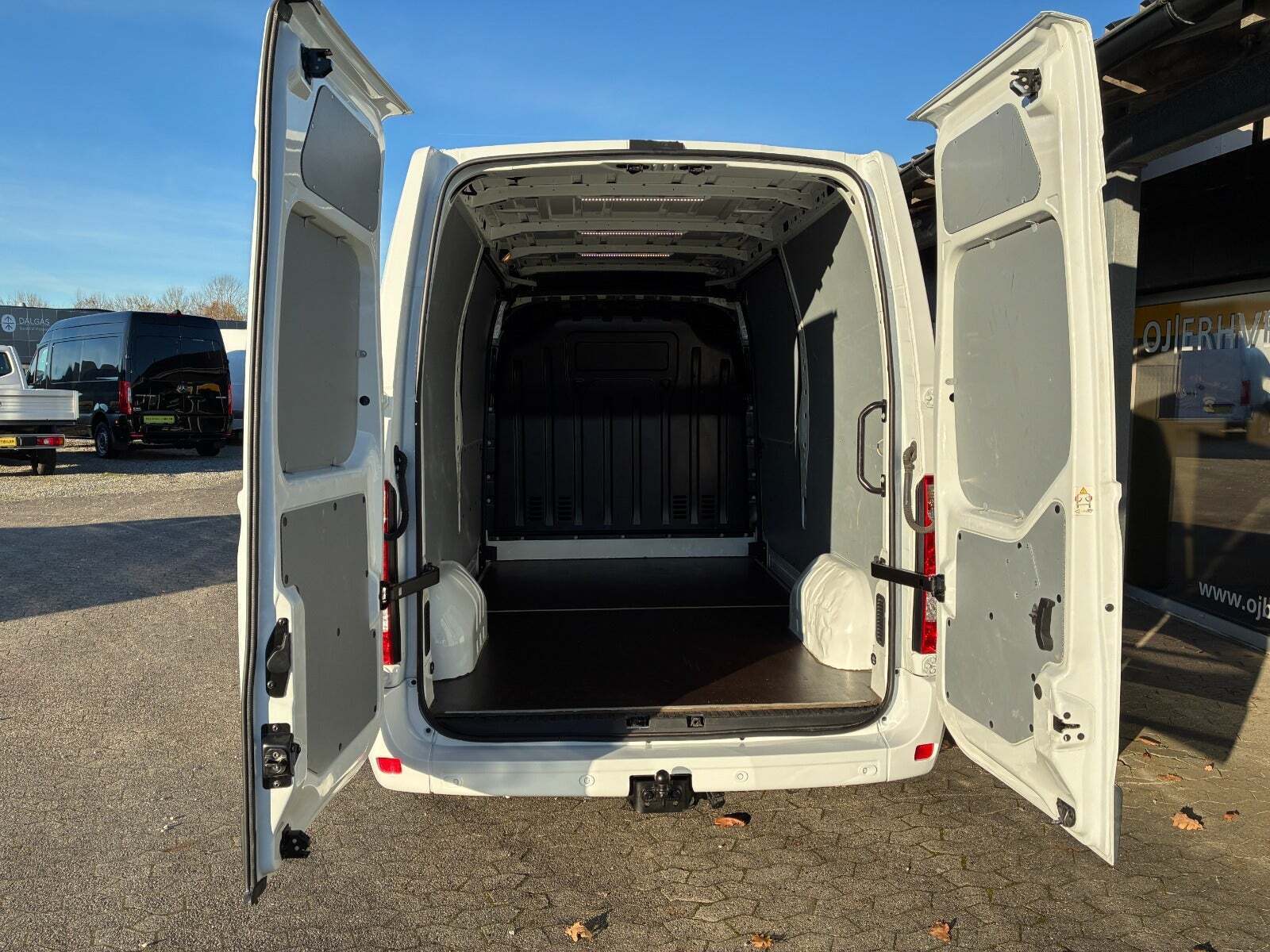 Hvid Renault Master IV T33 fra 2022