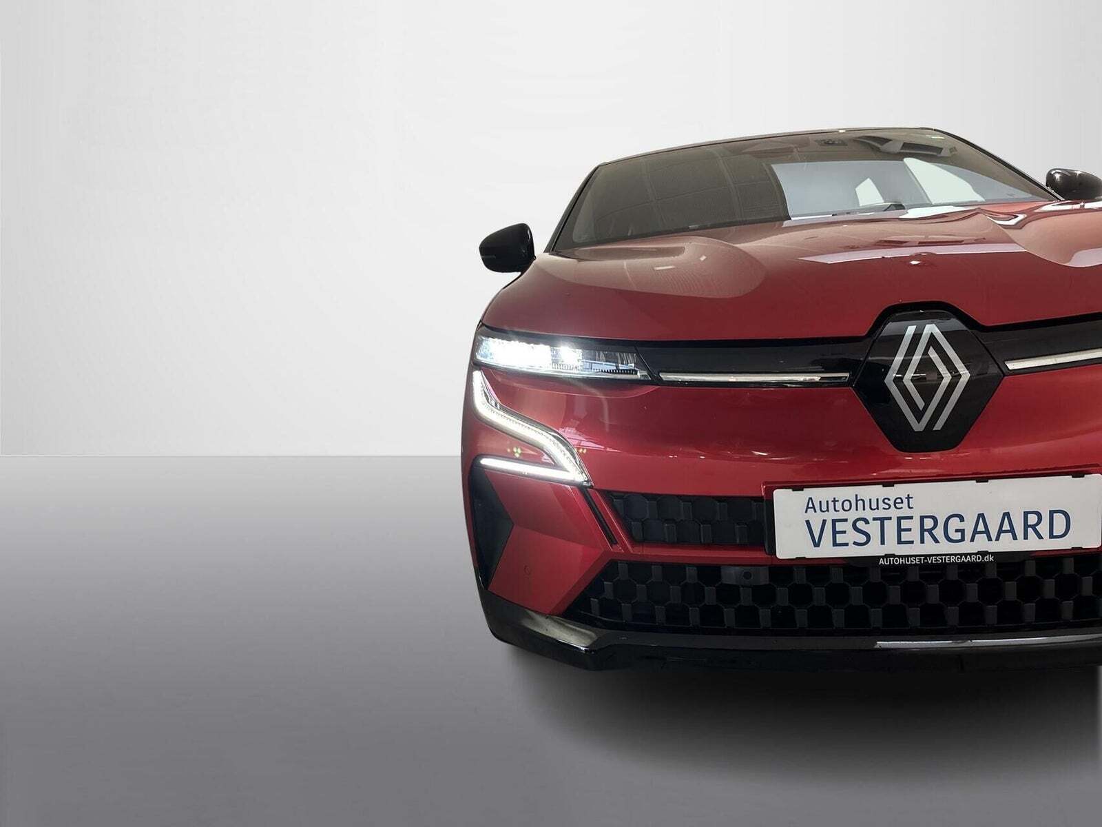 Rød Renault Megane E-Tech fra 2022
