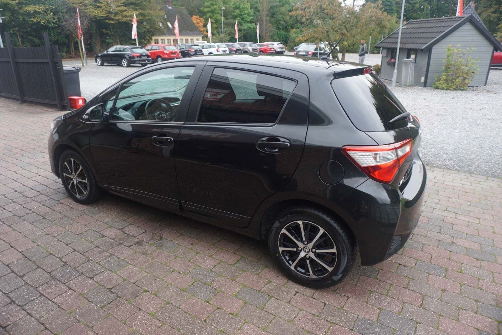 Sort Toyota Yaris fra 2018