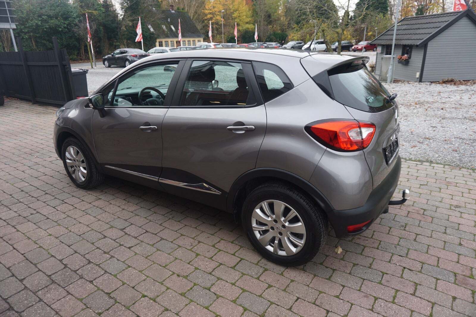 Grå Renault Captur fra 2015