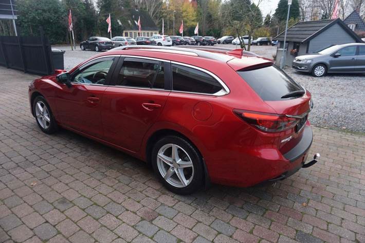 Rød Mazda 6 fra 2015