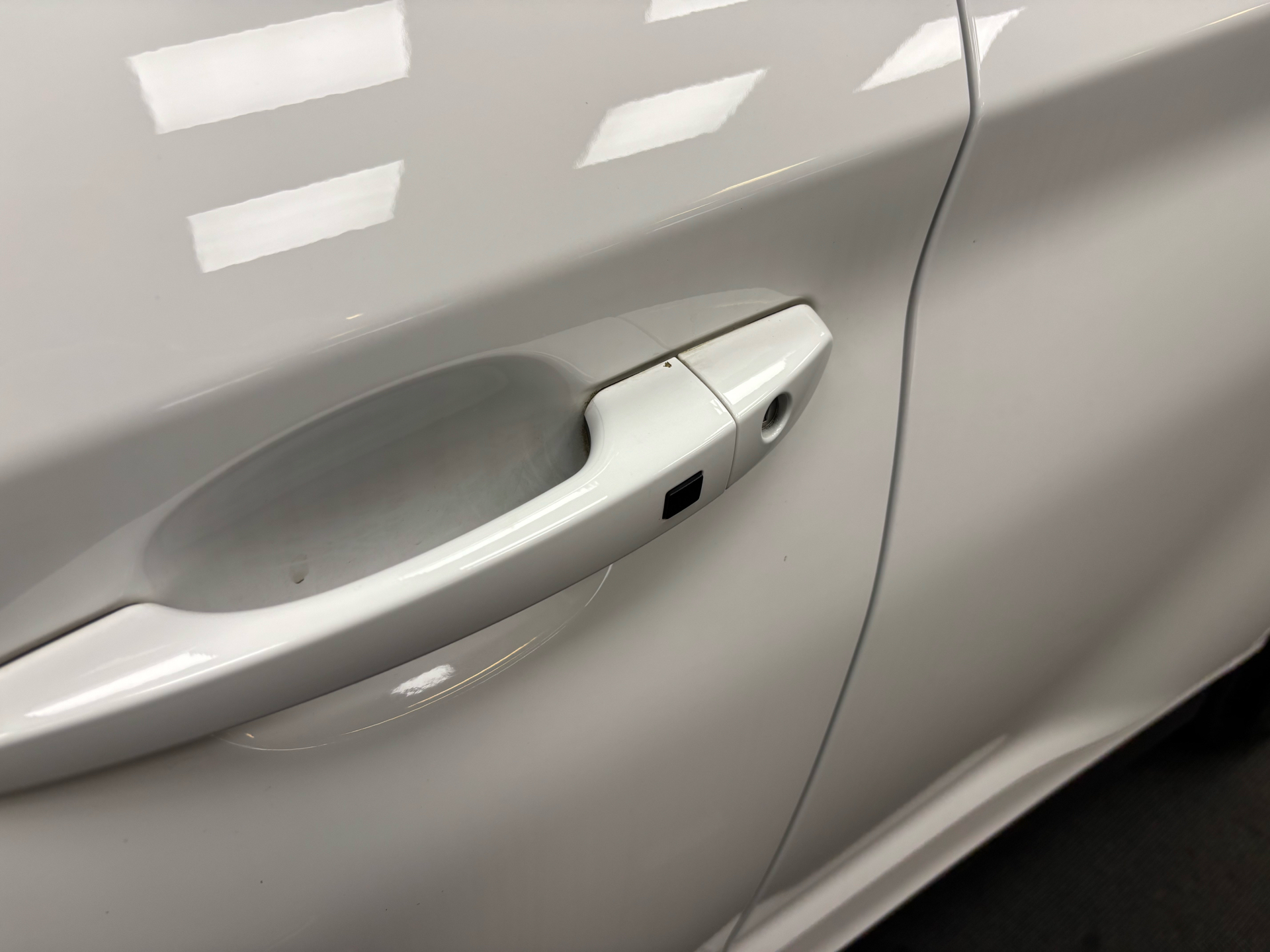 Hvid Hyundai Kona fra 2021