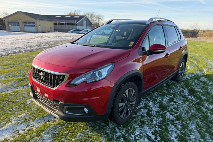 Rød Peugeot 2008 fra 2019 set udefra