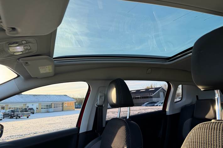 Rød Peugeot 2008 fra 2019