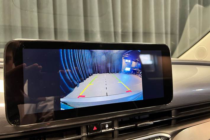 Grå Fiat 500e fra 2023