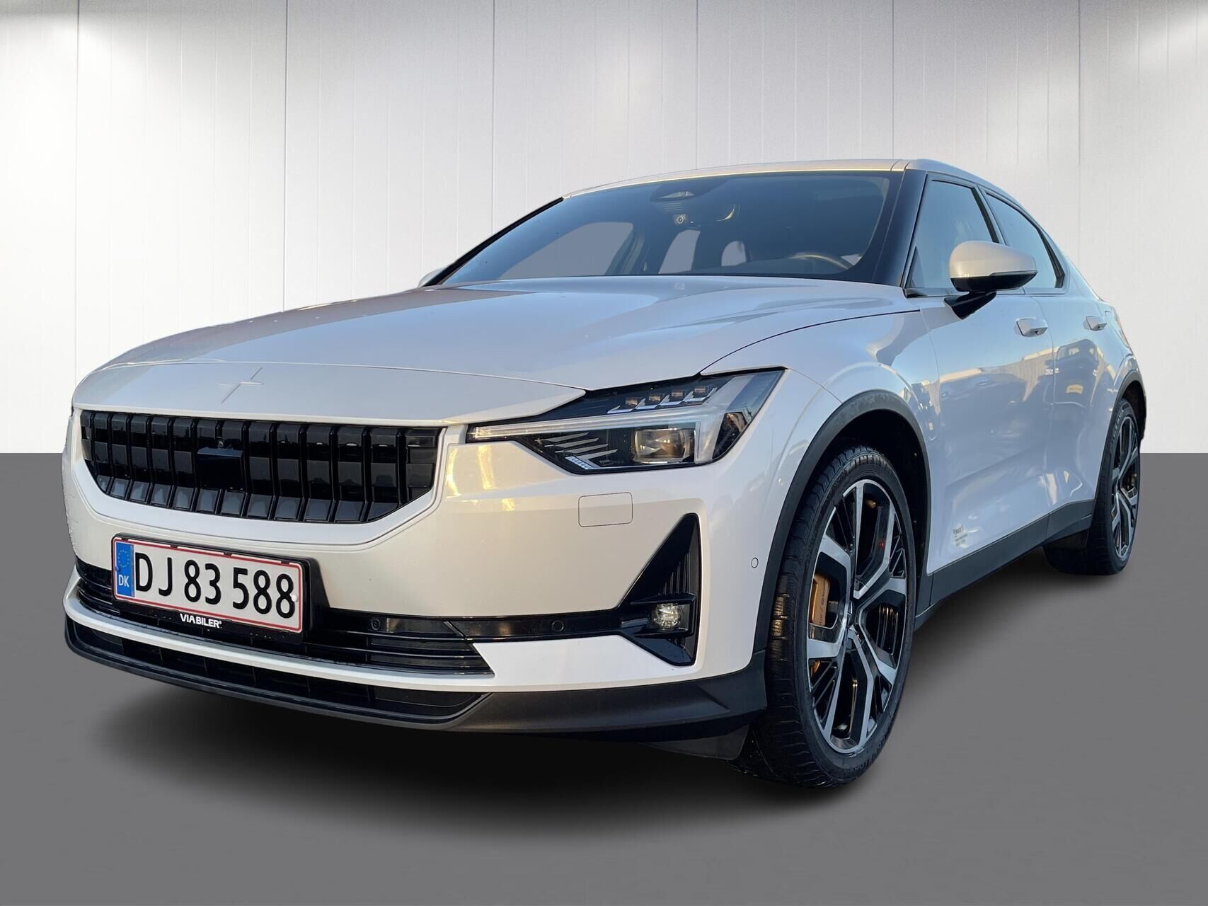 Hvid Polestar 2 fra 2020 set udefra