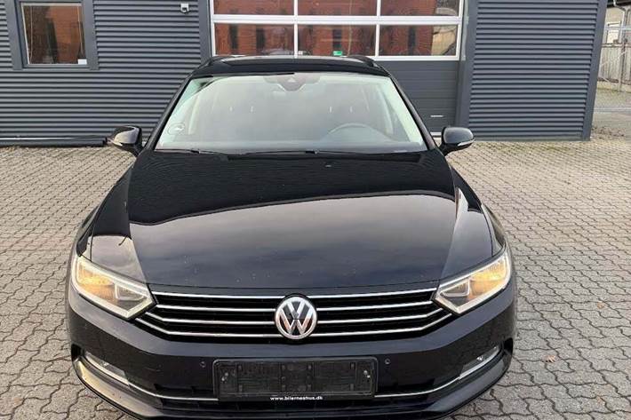 Grå VW Passat fra 2018