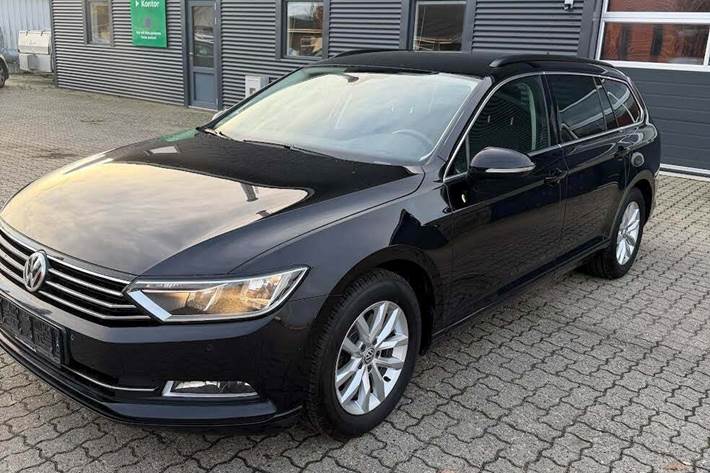Grå VW Passat fra 2018