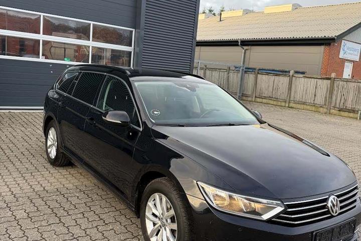 Grå VW Passat fra 2018