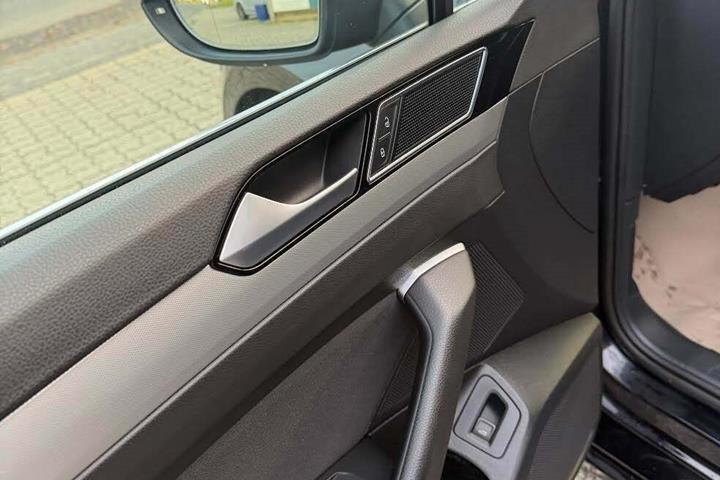 Grå VW Passat fra 2018