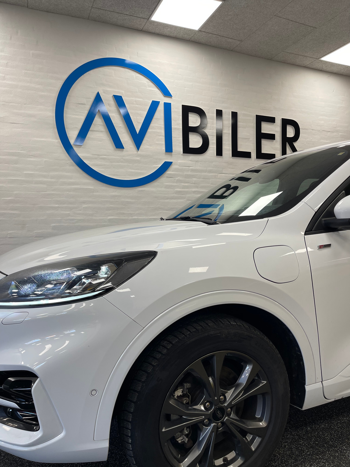 Hvid Ford Kuga fra 2021